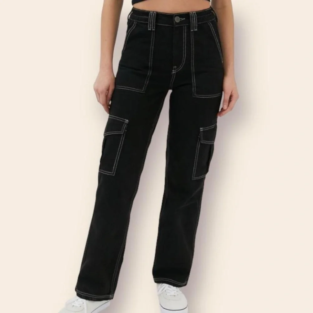 BDG Contrast Stitch Skate Jean in Black w/ white stitching, labeled size W27. - Picture 7 of 7